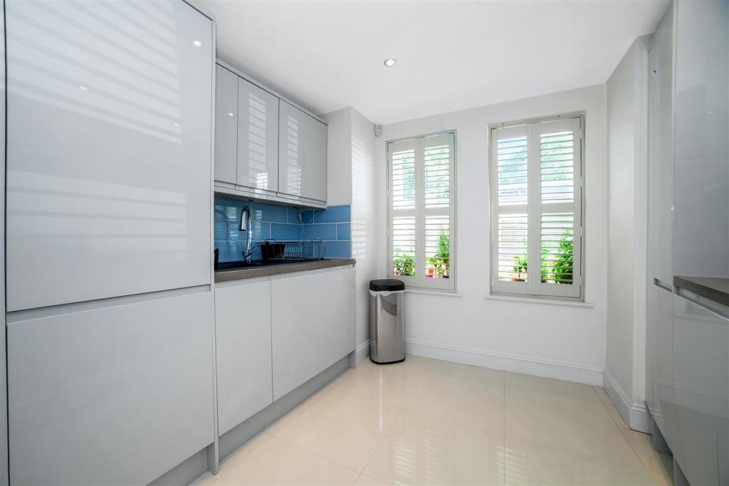 Modern Fitted Kitchen