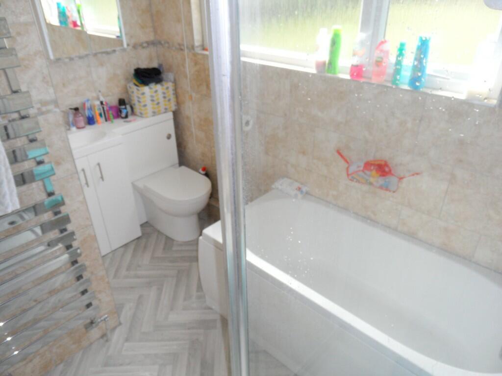 BATH/SHOWER ROOM