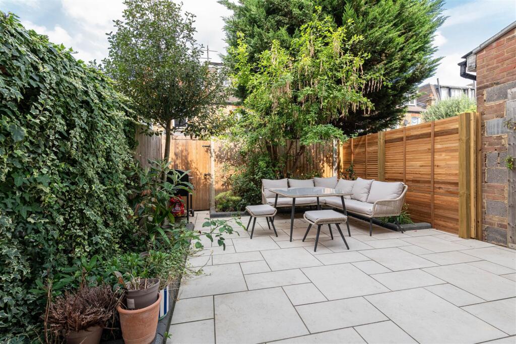 43 Penwith Rd Gdn 1.jpg