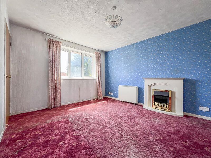 LIVING ROOM/BEDROOM