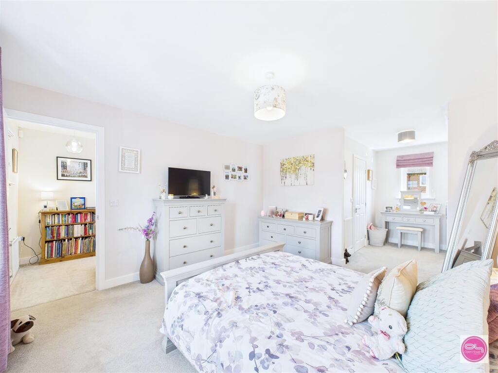 Henley Grove, Church Gresley (24).jpg