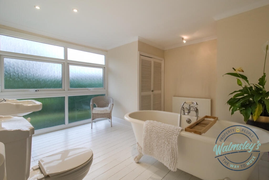 Family bathroom with 4 piece suite_