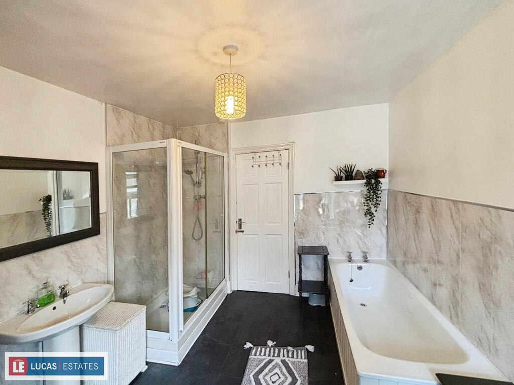 781c8baf-88-4AF5-...