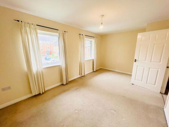 3738024365img050000max656x437