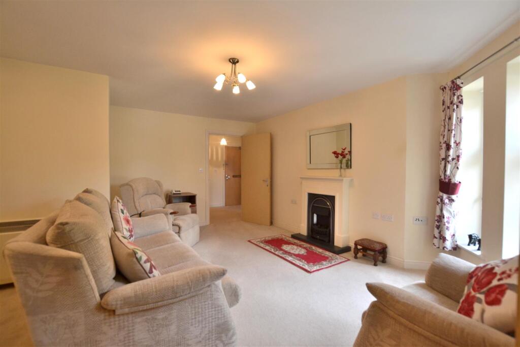 Livingroom three.JPG