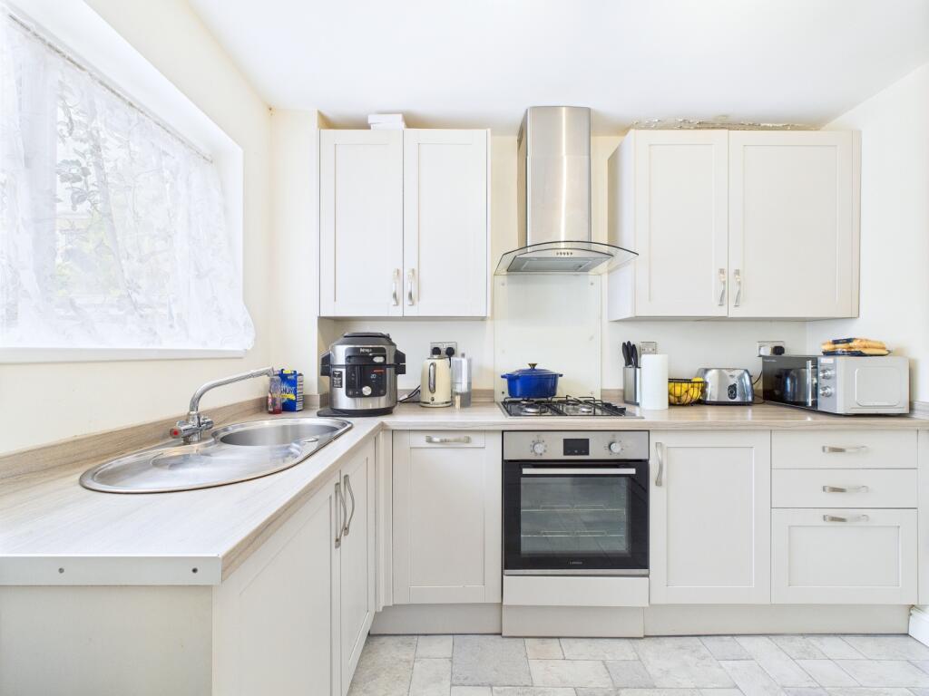 CAM01909G0-PR0373-STILL013