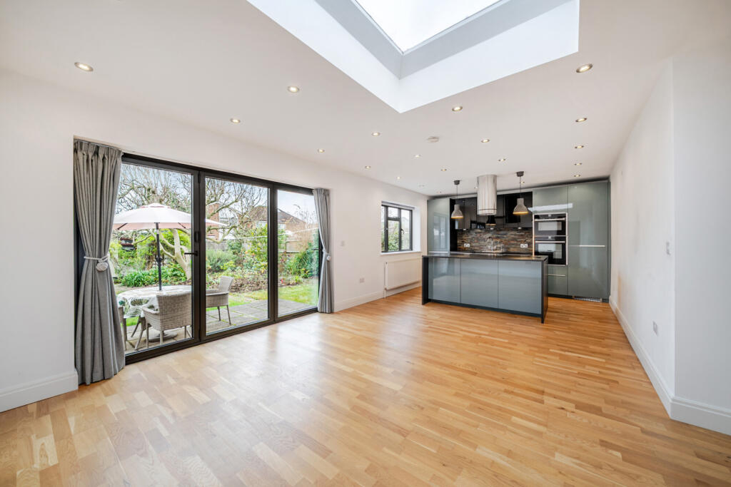 1381007-10-691c5e...