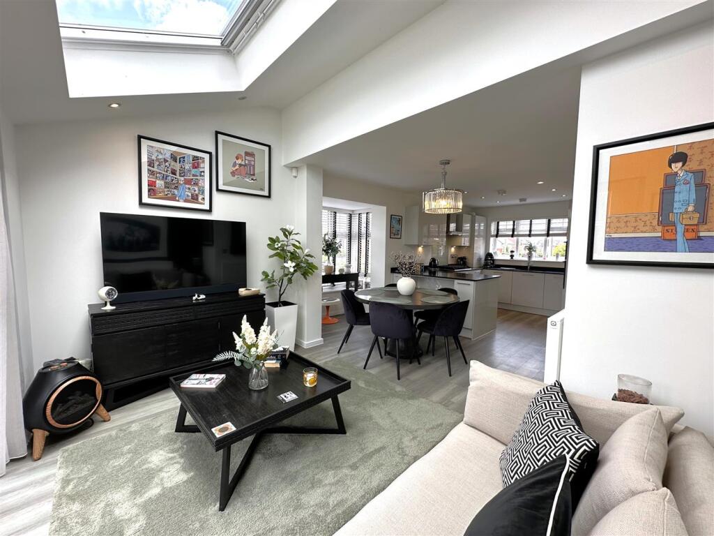Living Area 607