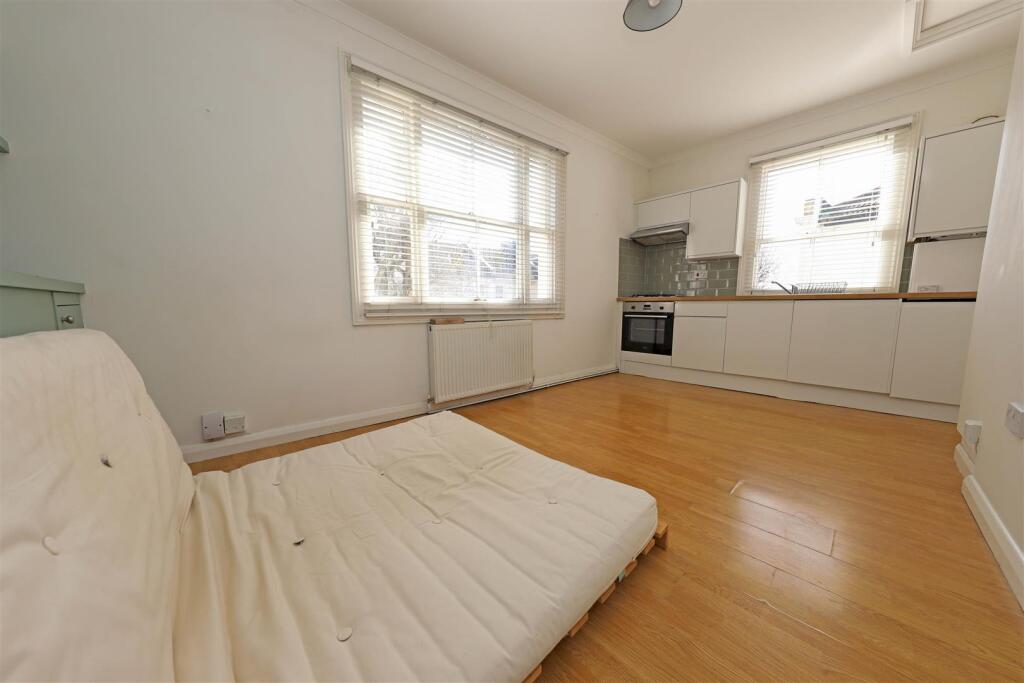 nicholas james buckingham rd kitchenliving.jpg