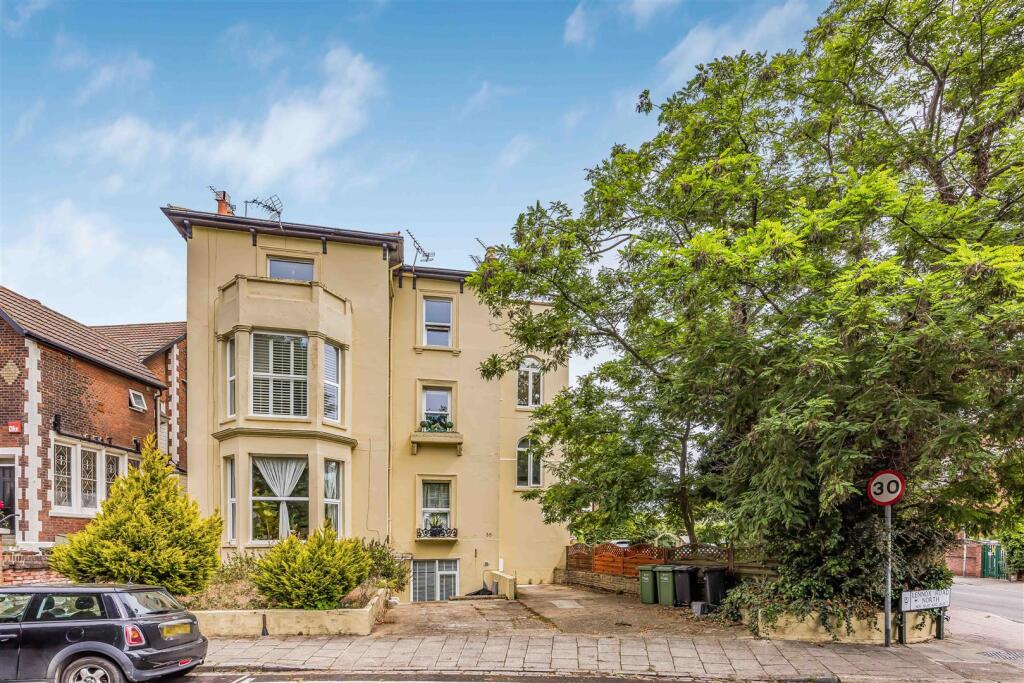 Flat 3, 38. Lennox Road North, Southsea-Small-Port