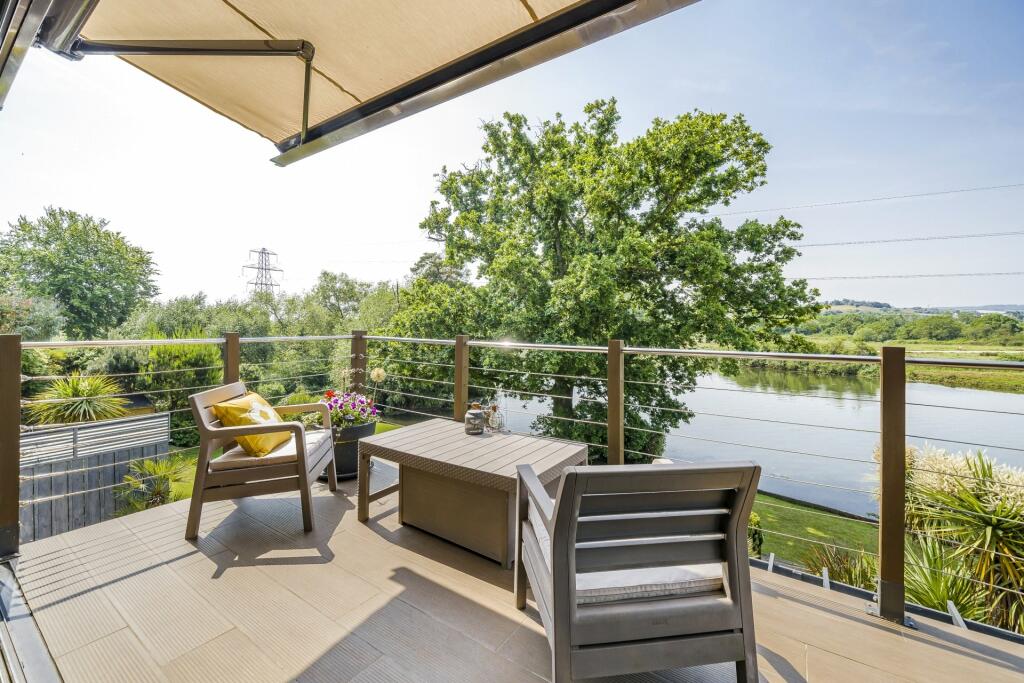Middle Balcony