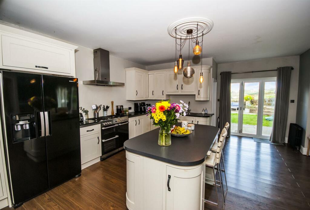 Open Plan Kitchen/Breakfast Area &amp; Family Room