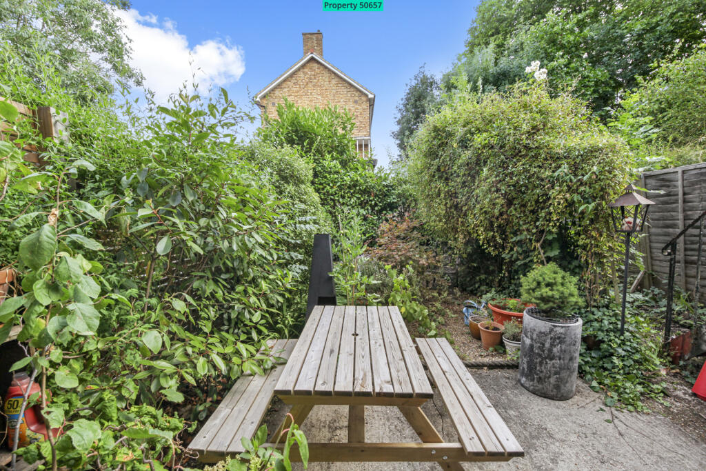 SUN SOAKED SOUTH FACING MEDITERAINEAN GARDEN