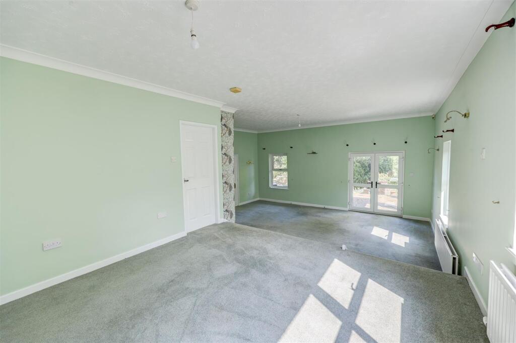 Lounge / Dining Room