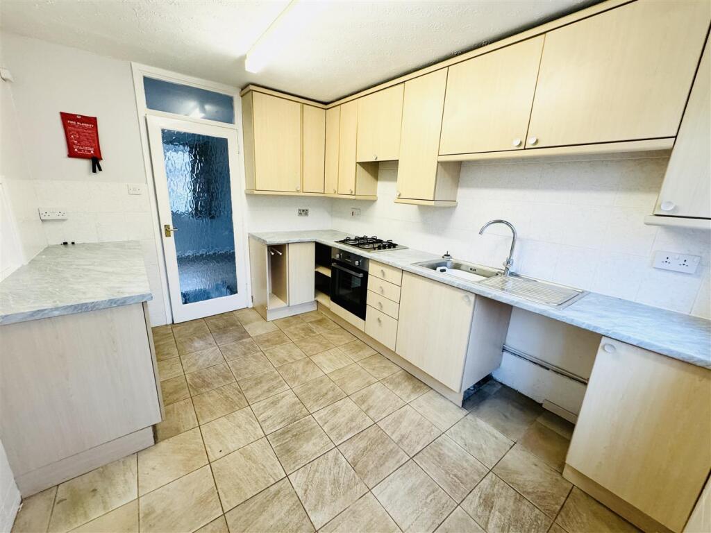 oxford way kitchen.jpg