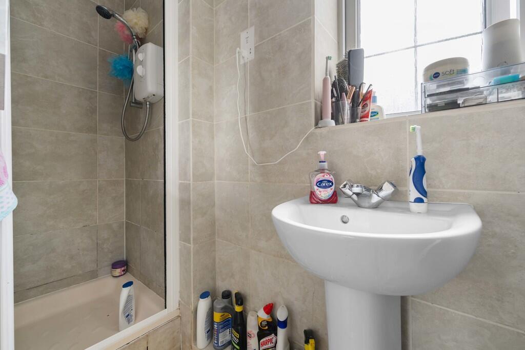 The Holkham, Vica...