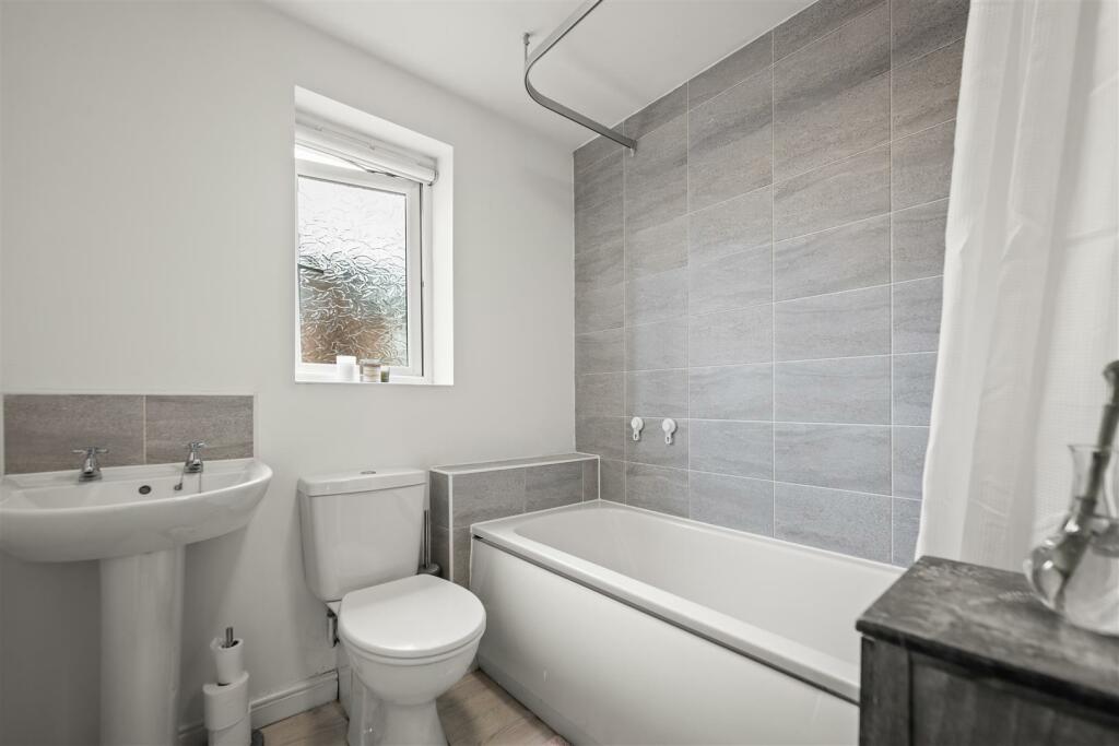 153 Masefield Avenue-15.jpg