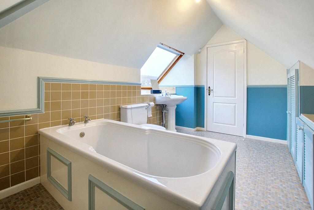 En-Suite Bathroom
