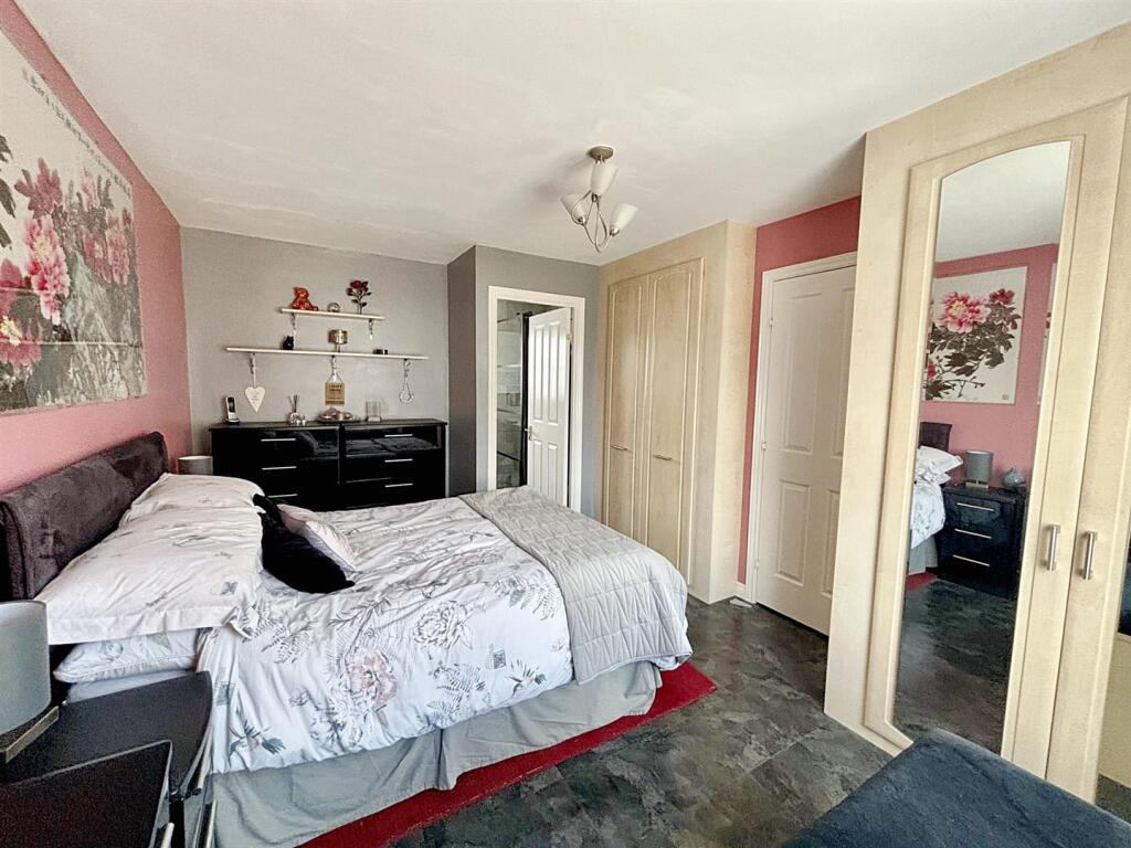 Bedroom 1 2.jpg