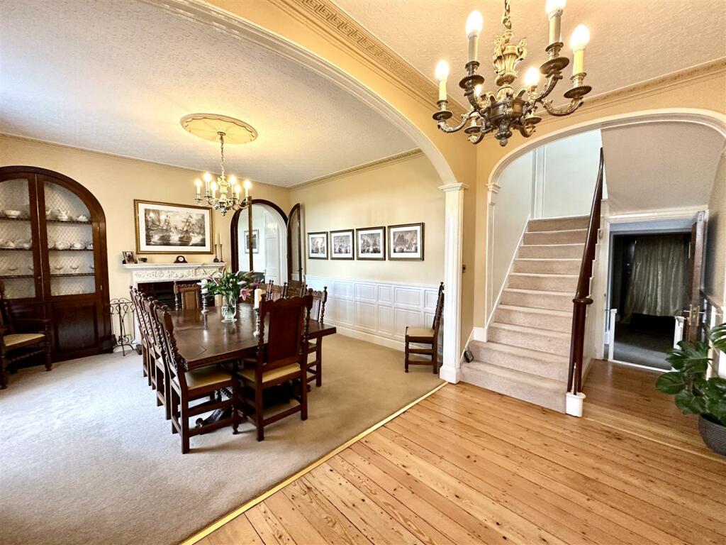 ENTRANCE HALL.jpeg