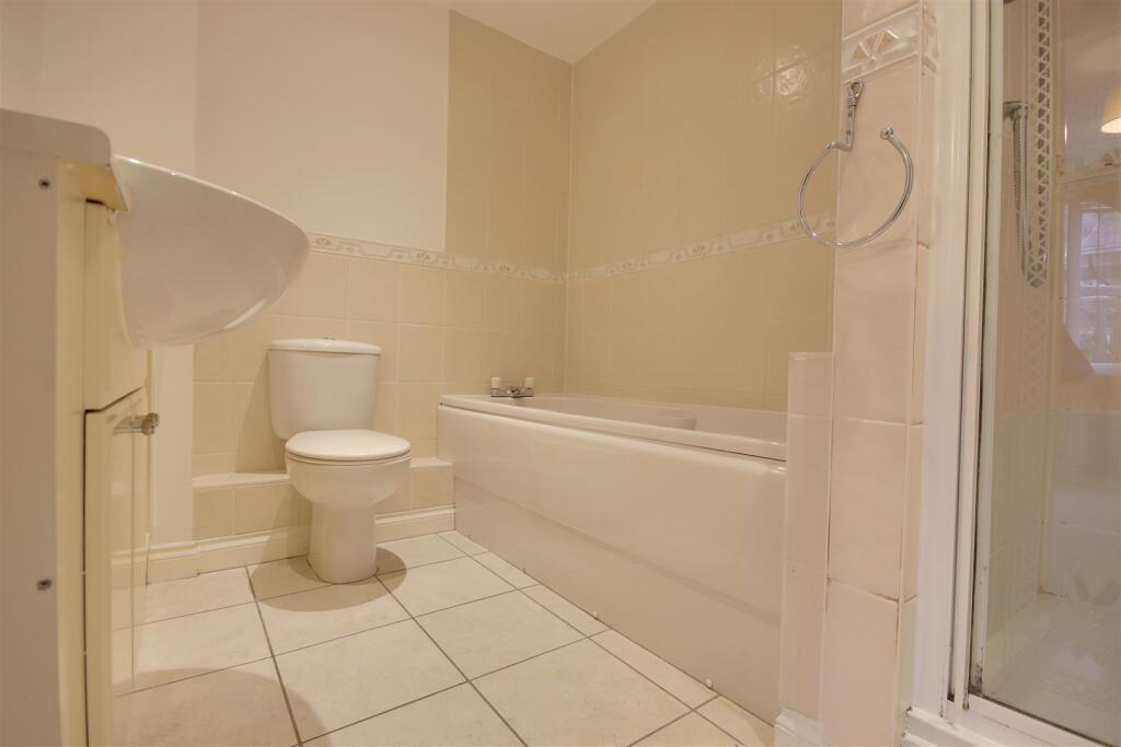Bathroom 2.jpg