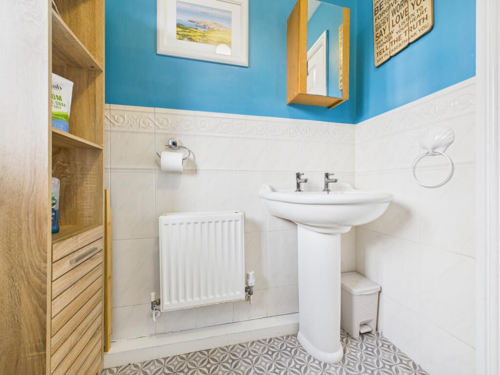 CAM03729G0-PR0185-STILL029