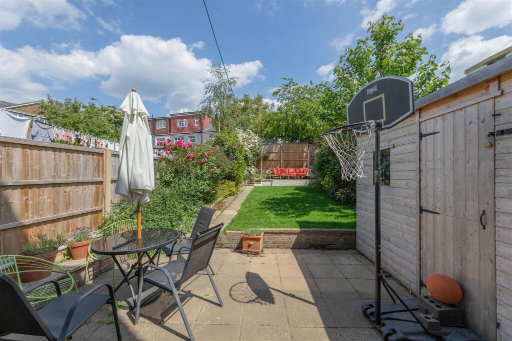Ferndale Avenue, E17
