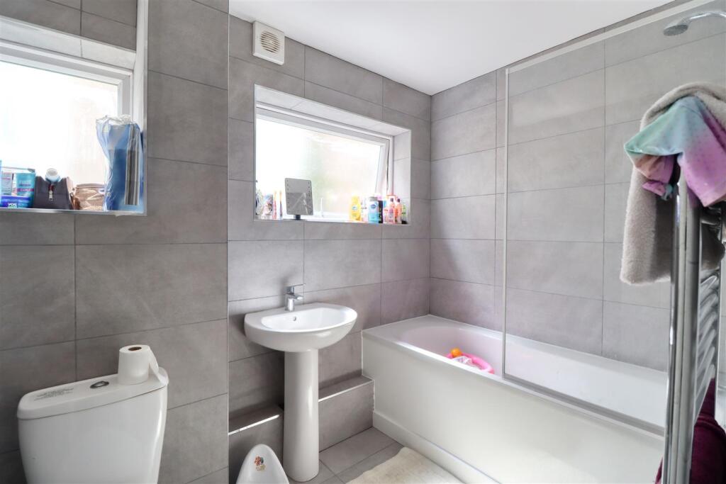 bathroom 1.jpg
