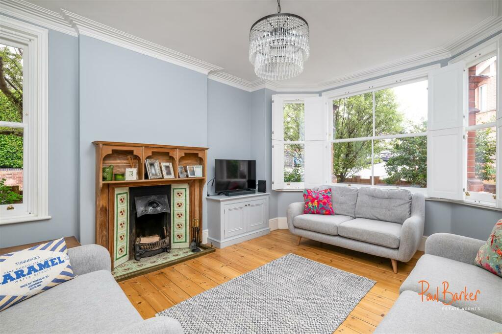 241028 - 61 Carlisle Avenue, St Albans - 10 [WM].j