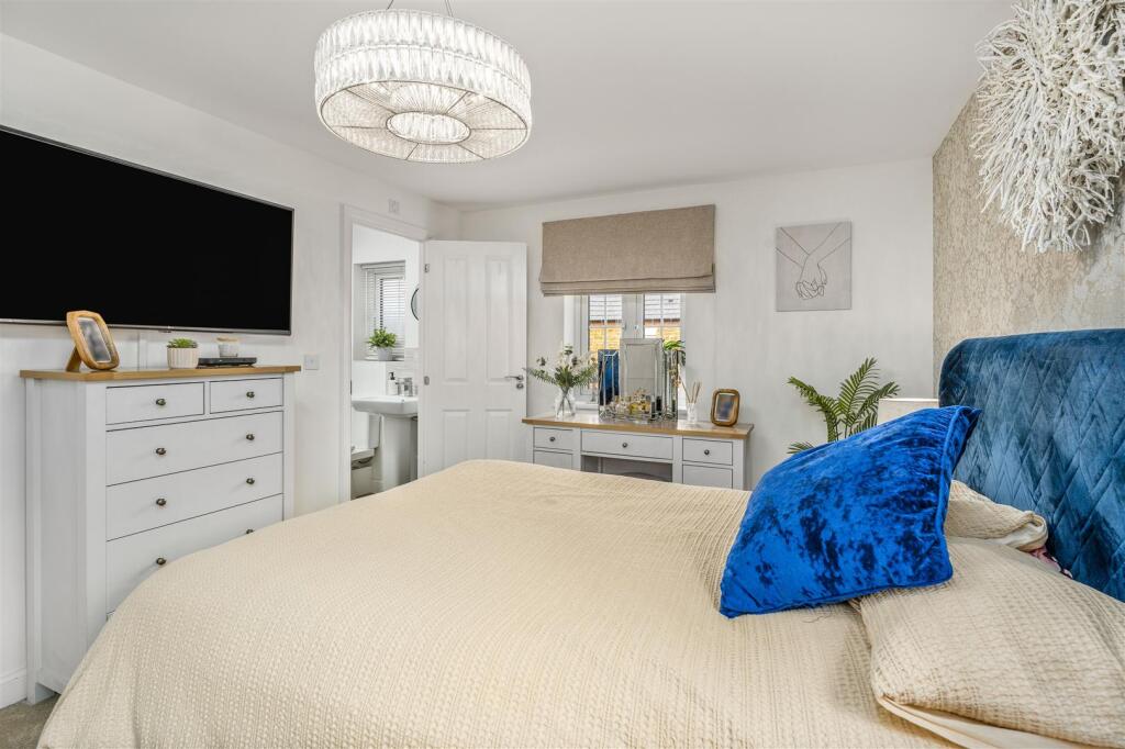 12 Blackwell Drive, Bodicote-22.jpg