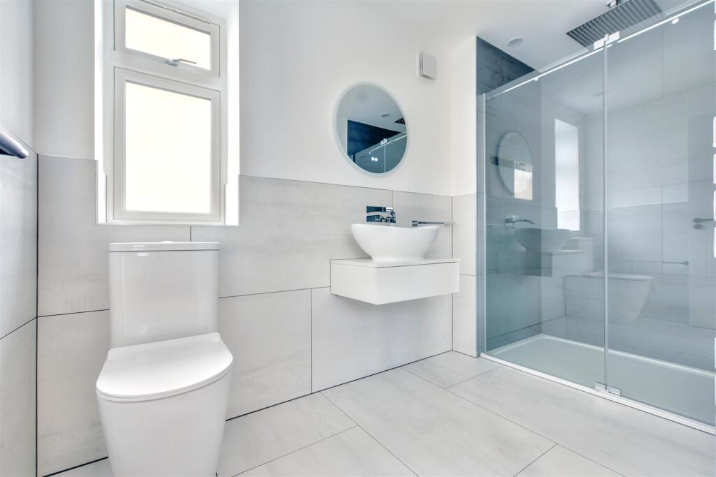 Ensuite.jpeg