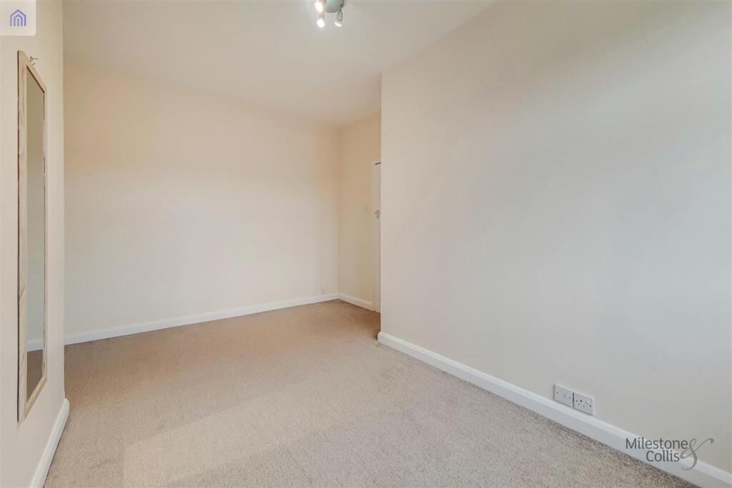 4_Main Bedroom-1.jpg