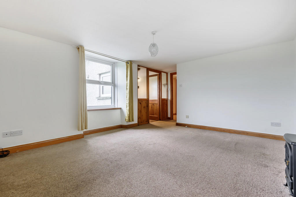 Spacious Lounge 