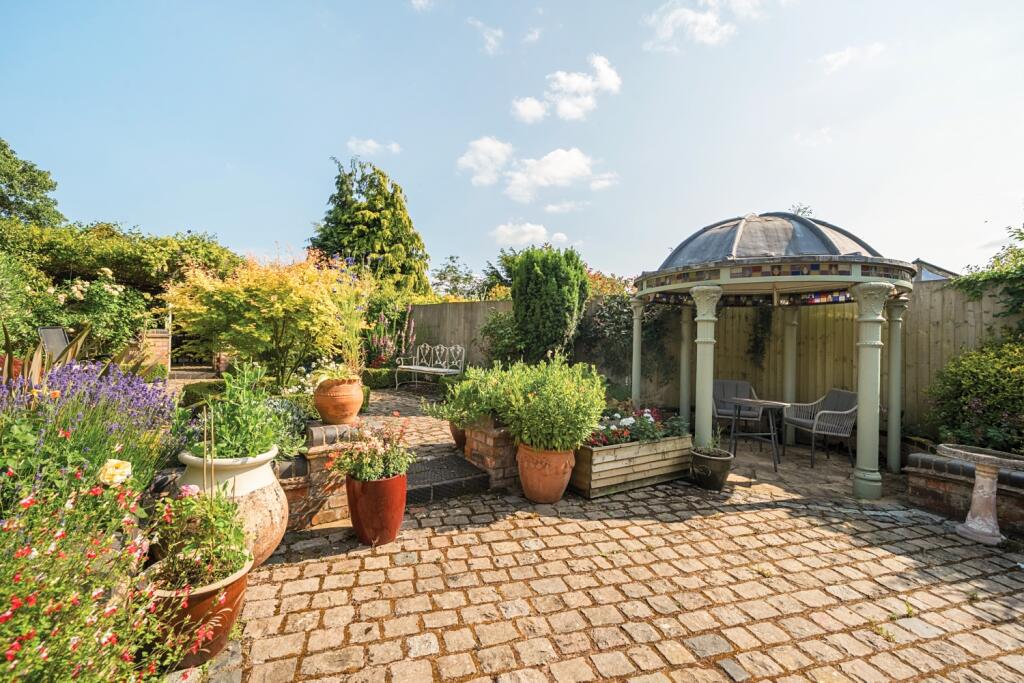 1311073-18-685198a24c993