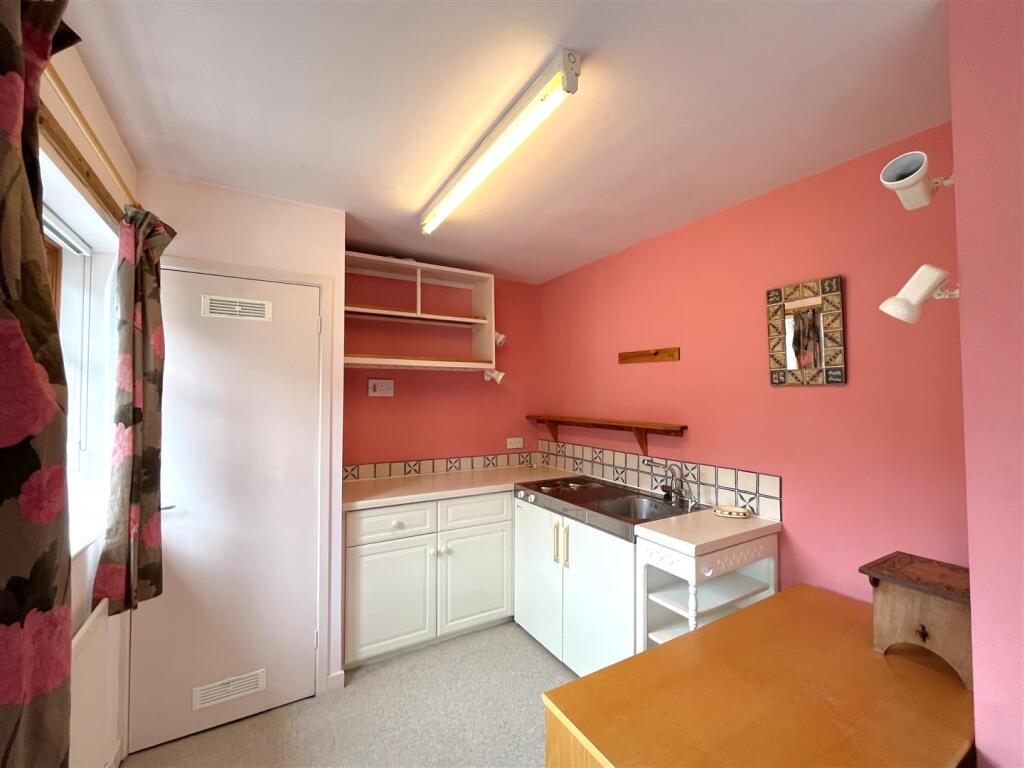 IMG_8776 - New kitchenette off extention bed 1.JPG