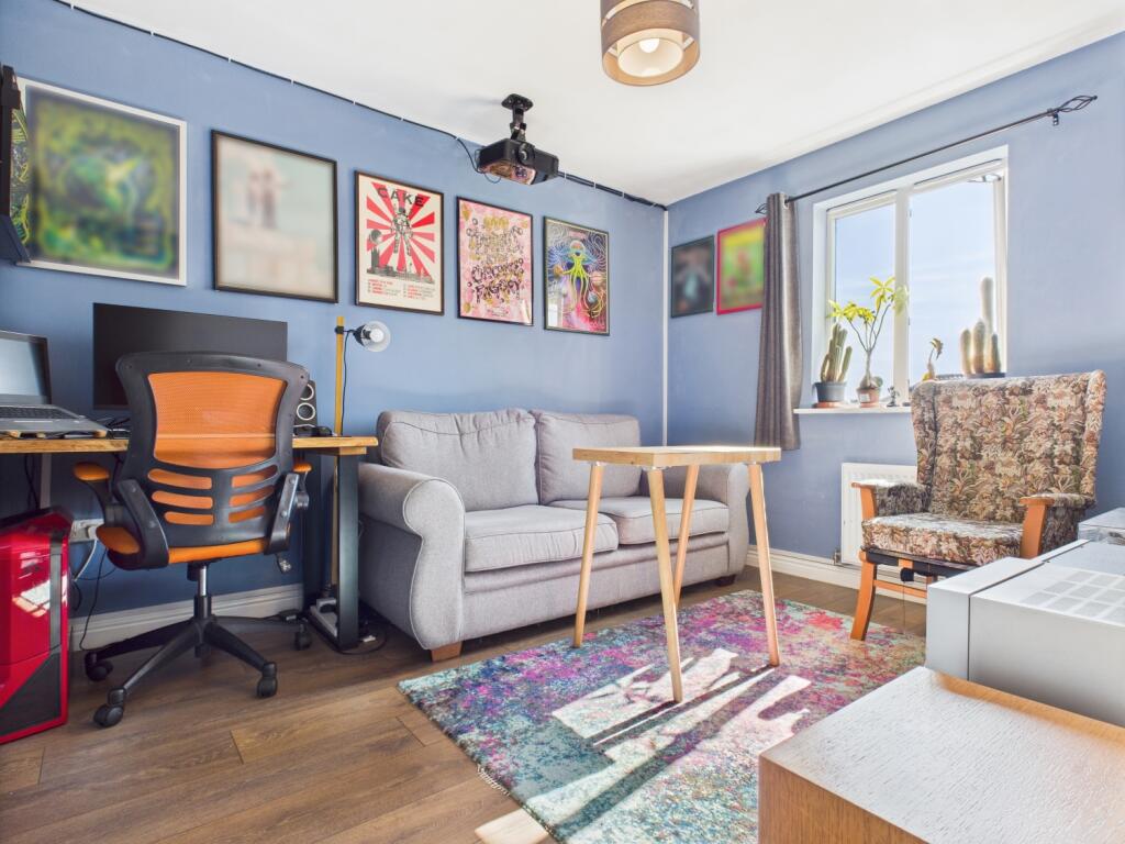 CAM03729G0-PR0091-STILL018