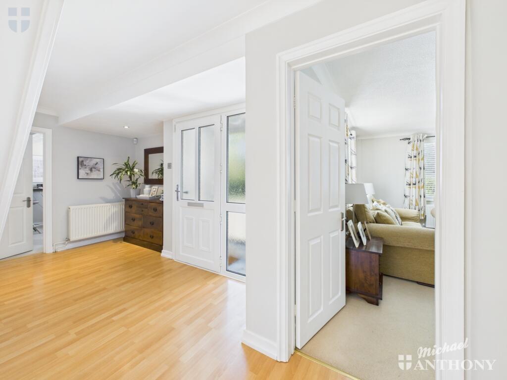 CAM03852G0-PR0243-STILL012