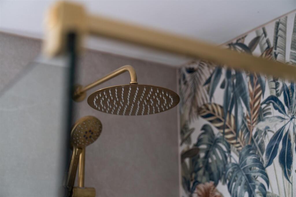 Bedroom6-12.jpg