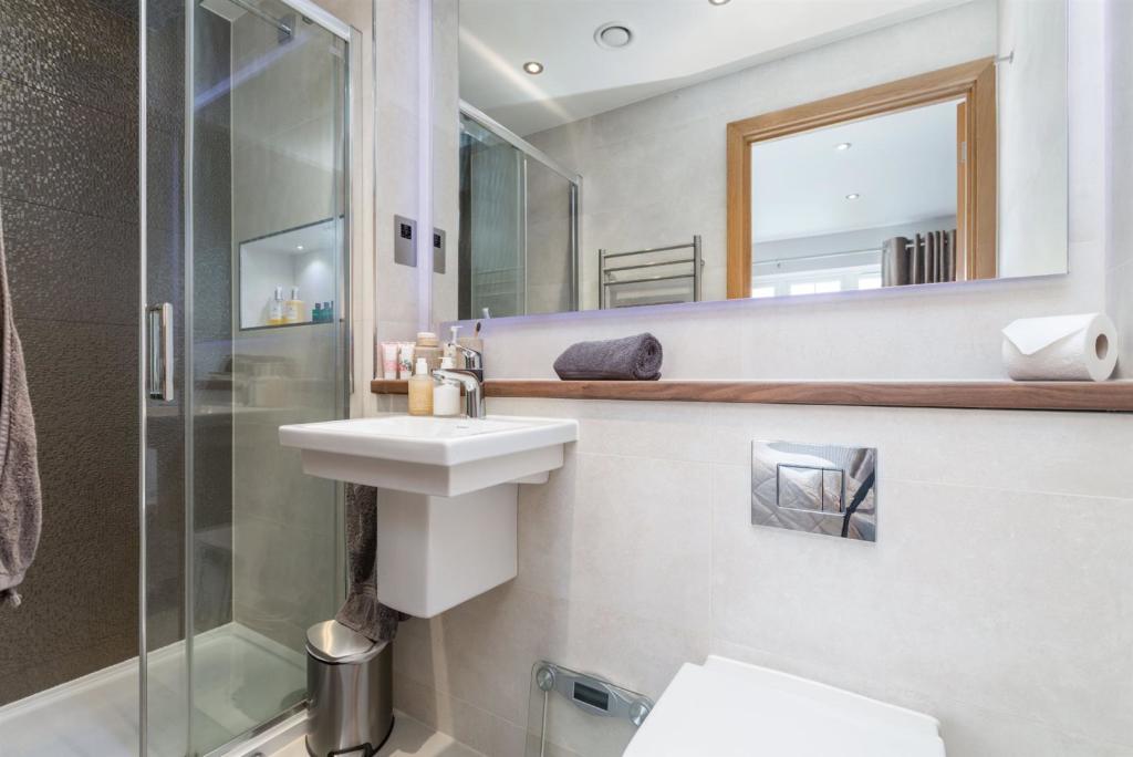 Bedroom 2 En-suite