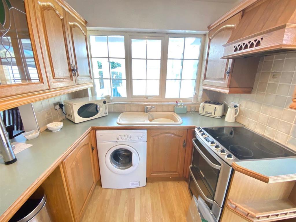 kitchen2.jpg