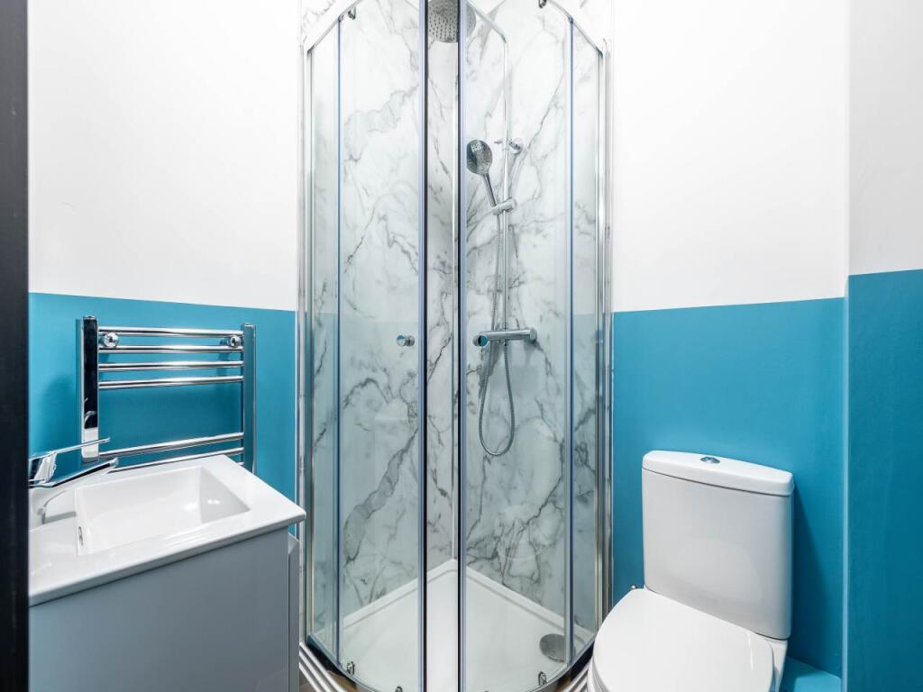 Room 1 Ensuite (1)