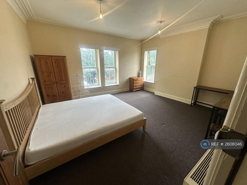Room 5 (£650.00pcm/£150pcw)