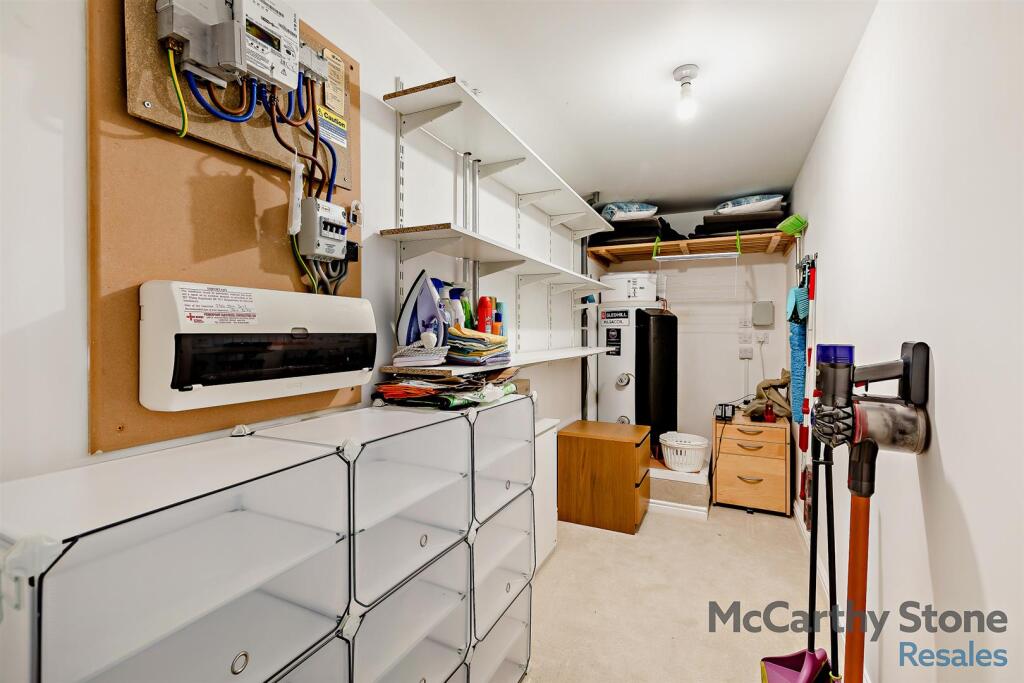 Airing Cupboard/Store