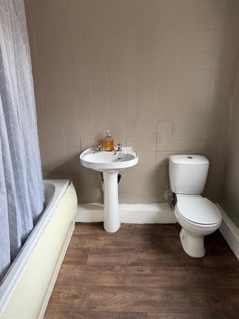 BATHROOM/W.C.