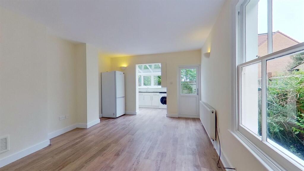Clarendon-Road-Colliers-Wood-SW19-05212021_220519.