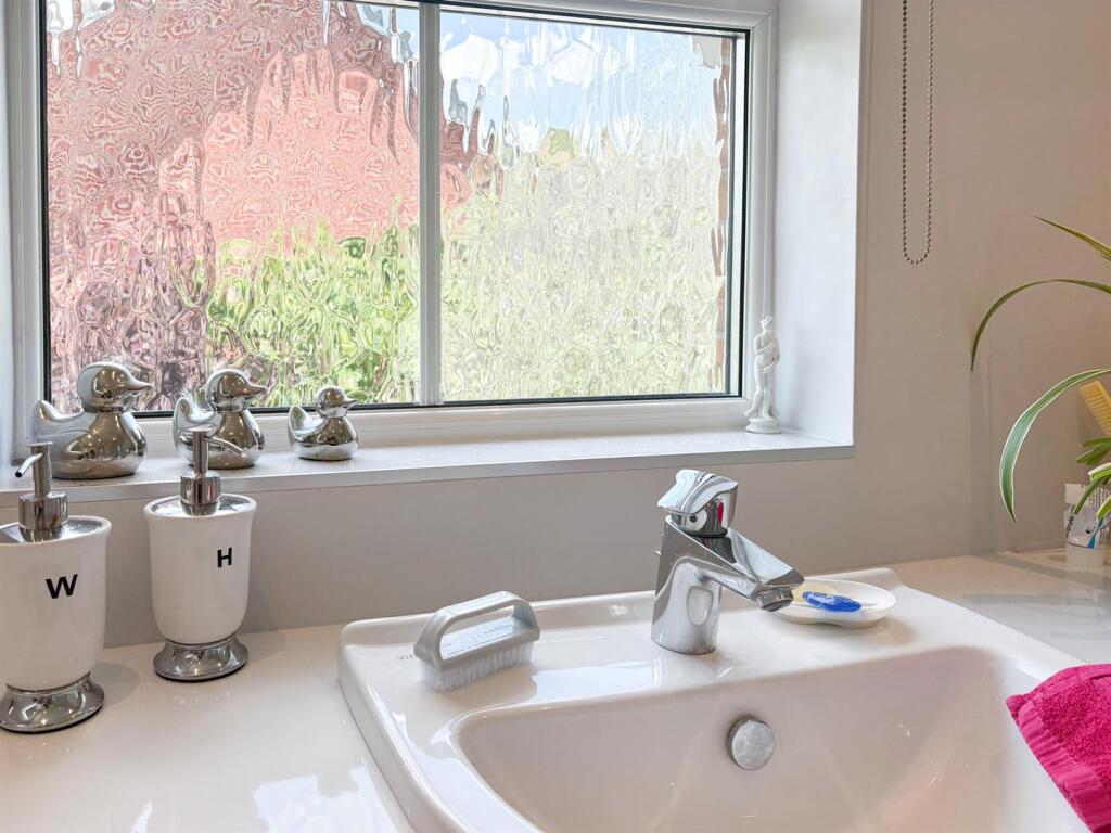 Bathroom close.jpg