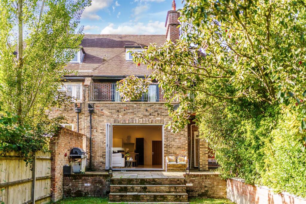 HOYLAND DOWN (14).jpg