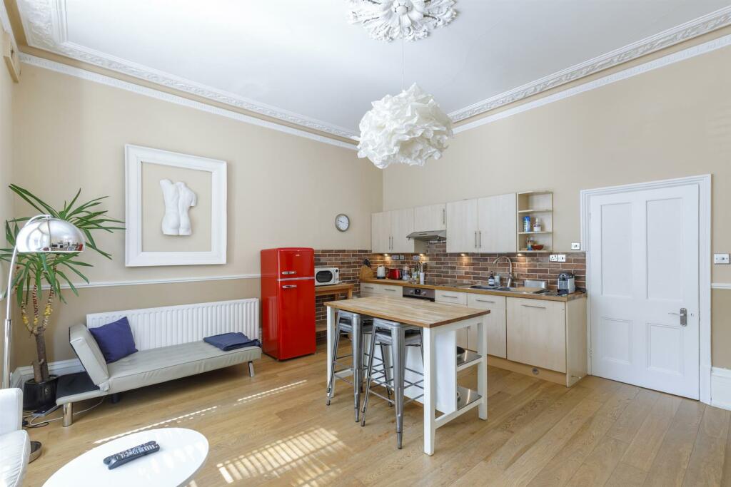 Lounge/Kitchen