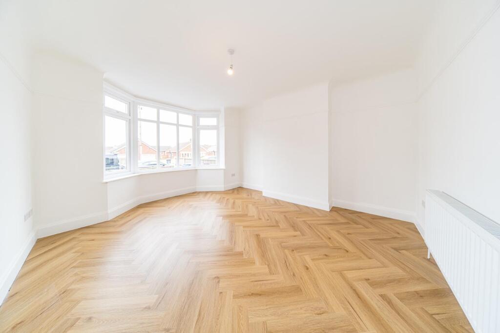 6 stanley crescent lounge 3.jpg