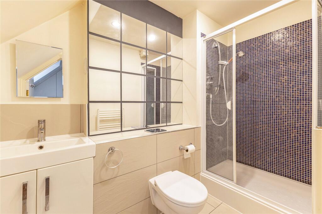 Bed 2 En Suite